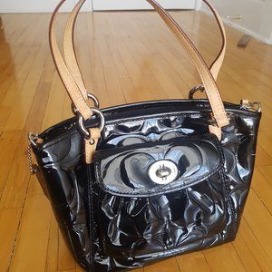 Coach bag in patent black